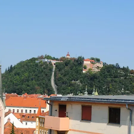 Elegant In Location Graz-free Parking Apartment